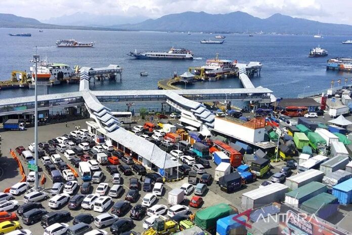 Antrean-Kendaraan-Pelabuhan-Keta