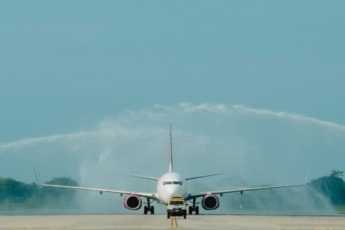 Pelepasan pesawat dari Bandar Udara Internasional Kualanamu, Deli Serdang, menuju Chennai, India, Jumat (11/8/2023). (ANTARA/HO-Lion Air Group)