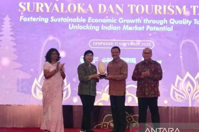 Dewa-Indra-Suryaloka-edit.jpg