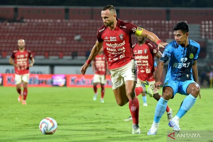 antarafoto-bali-united-lawan-per