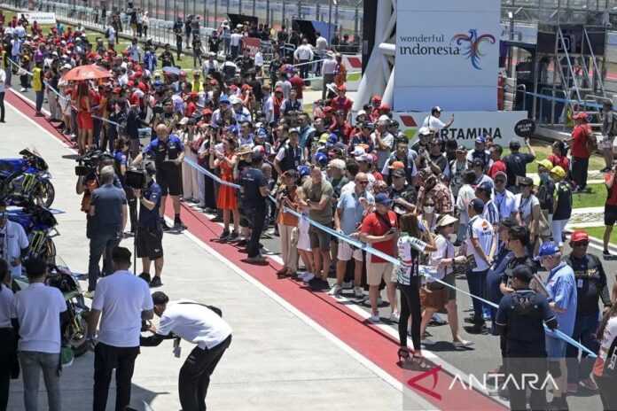 pit-lane-walk-motogp-mandalika-1