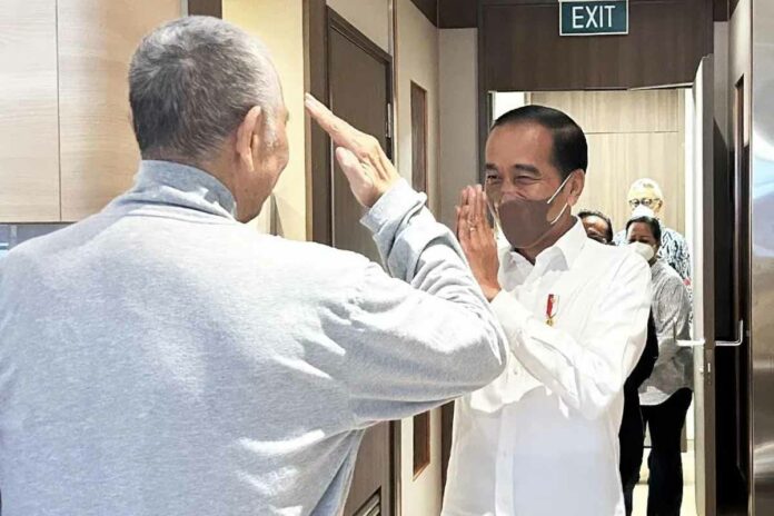 jokowi jenguk luhut