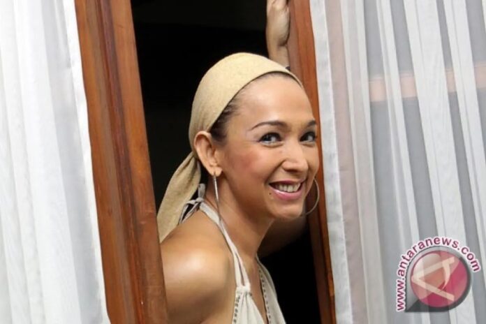 20131016kiki-fatmala.jpg