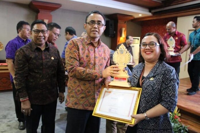 Pemkot-Denpasar-penghargaan-inov
