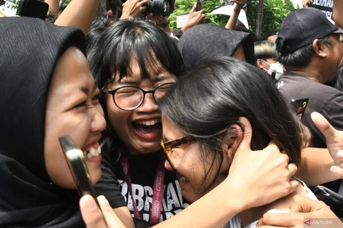 Aksi-dukungan-untuk-Haris-dan-Fa