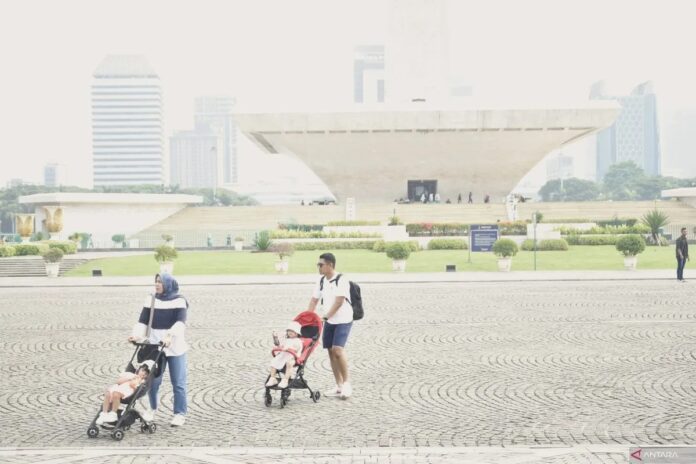 Pengunjung-Monumen-Nasional-Mona