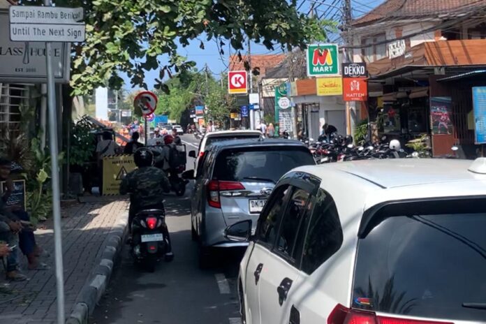 jalan danau tamblingan