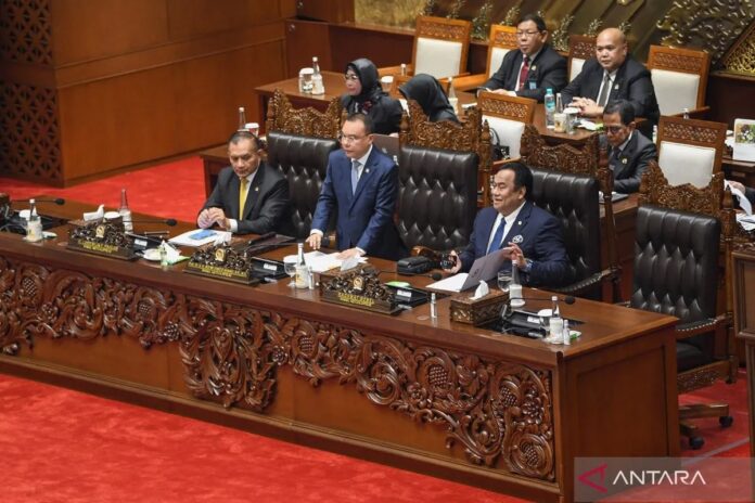 Sidang-Paripurna-Sahkan-RUU-Pilk