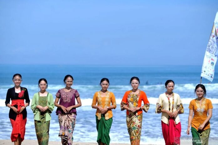 antarafoto-peragaan-busana-kebay