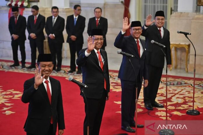 pelantikan-menteri-baru-190824-s