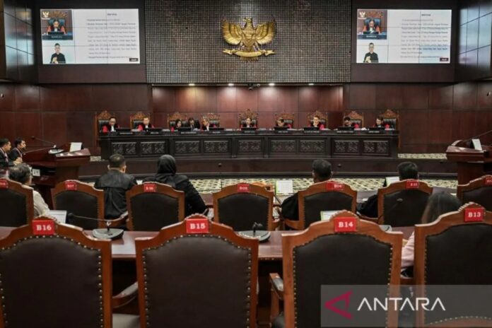 MK-hapus-persyaratan-ambang-bata