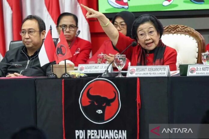 Megawati-Beri-Pembekalan-Kepala