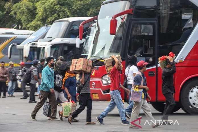 antarafoto-awal-mudik-di-termina