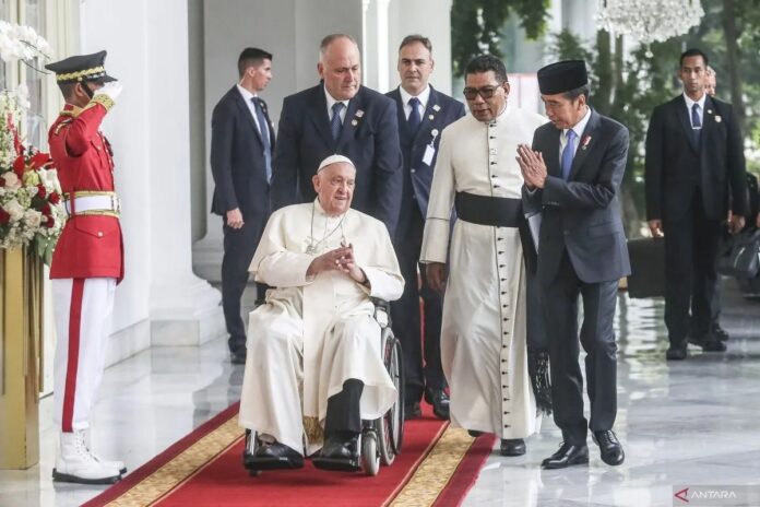 antarafoto-pertemuan-jokowi-paus