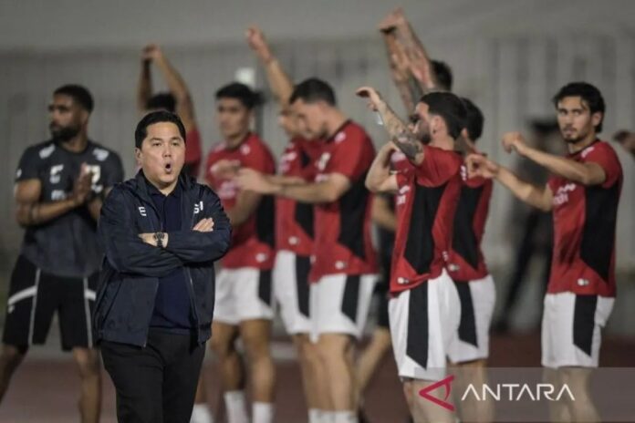 Erick-Thohir-tinjau-latihan-Timn