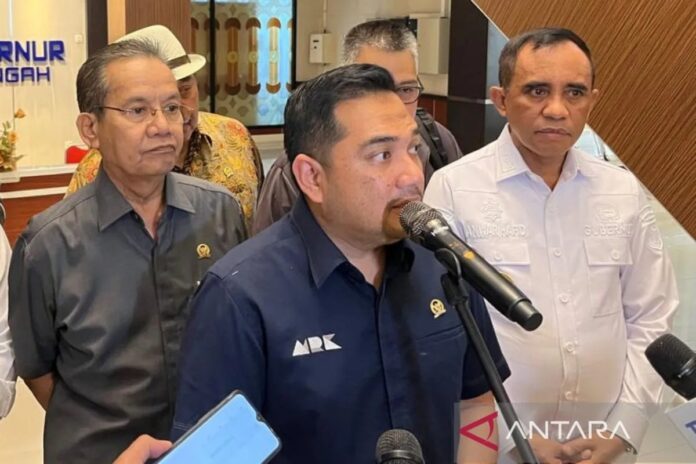 Ketua-Komisi-II-DPR.jpg