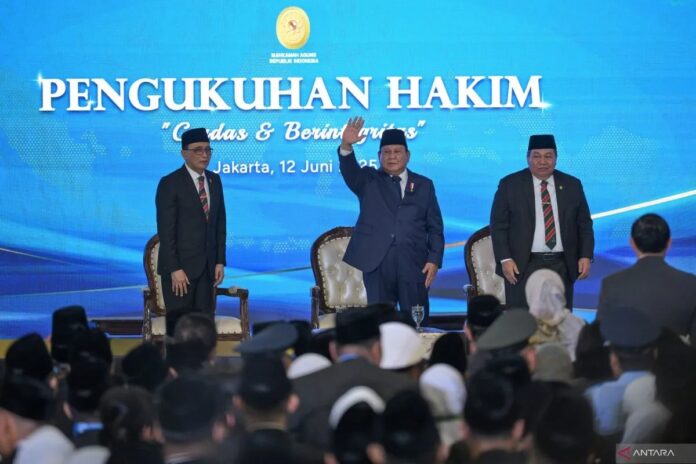 Presiden-Mengukuhkan-Hakim-Baru