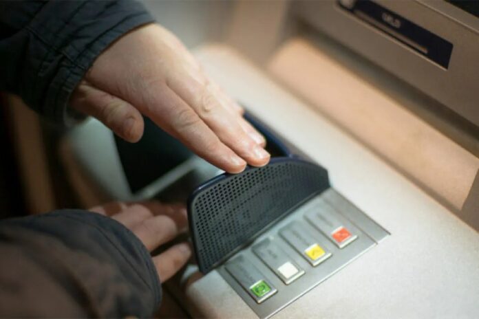 pengguna_atm.jpg