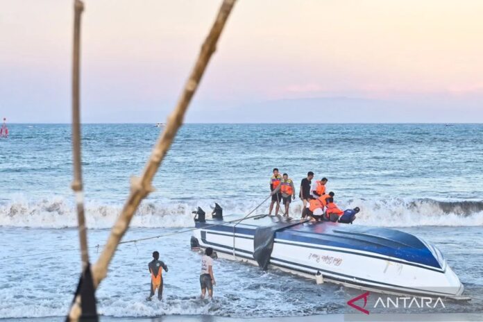 Kecelakaan-Kapal-Wisata-Bali-050