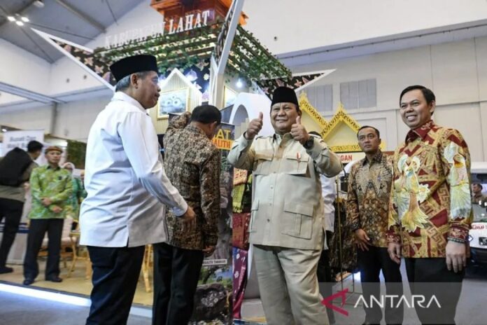 presiden-prabowo-buka-apkasi-oto (1)