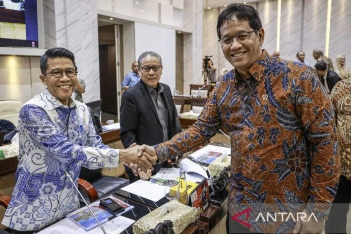 raker-komisi-xi-dpr-dengan-mente