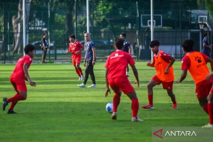 Latihan-Timnas-Indonesia-jelang-Piala-Asia-U-17-2026-240426-RIV-5.jpg