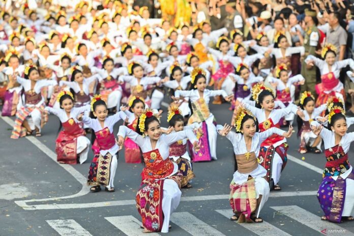 Pawai-Pembukaan-Pesta-Kesenian-B