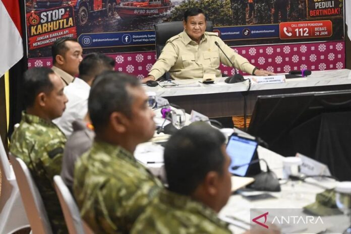 Presiden-Prabowo-Pimpin-Rapat-Penanganan-Kebakaran-Hutan-Dan-Lahan-Di-Palembang-240826-gp-2aA.jpg