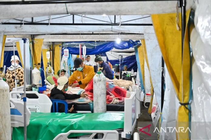 Tenda-Sementara-Rsud-Ruteng-160826-fik-1.jpg