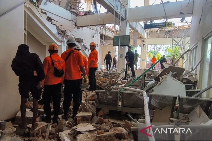 dampak-gempa-bumi-di-pelabuhan-l