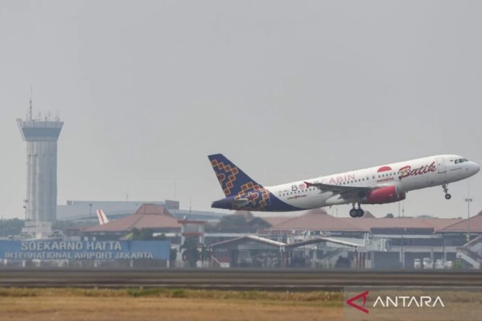 aktifitas-penerbangan-bandara-so