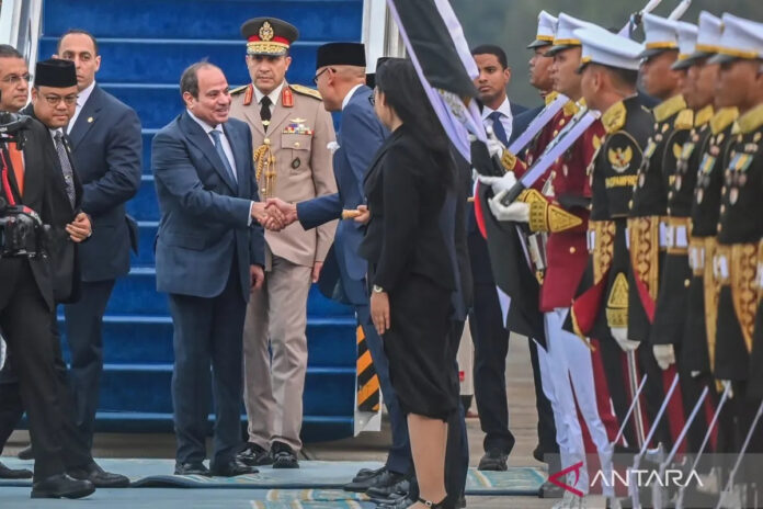 Presiden-Mesir-tiba-di-Indonesia-101026-RIV-3.jpg
